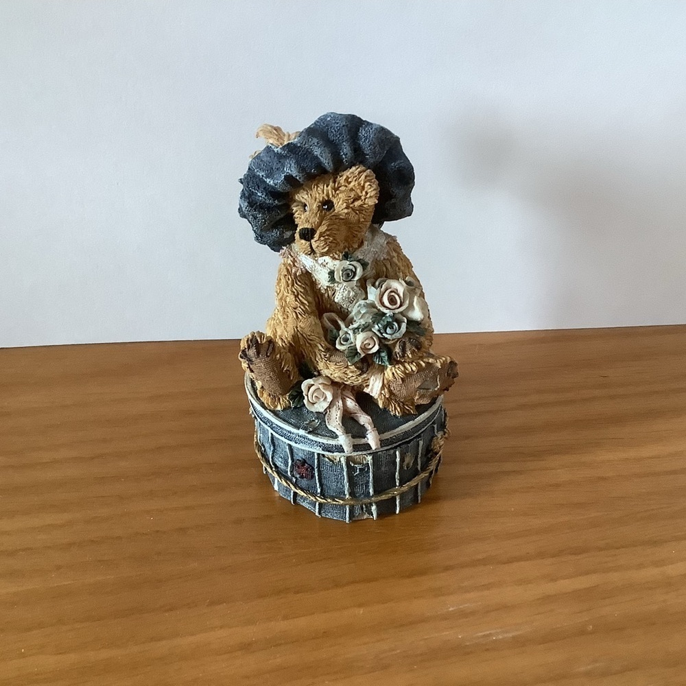 Boyd’s Bears Trinket Box 1993 “Love is above all the gift of oneself”